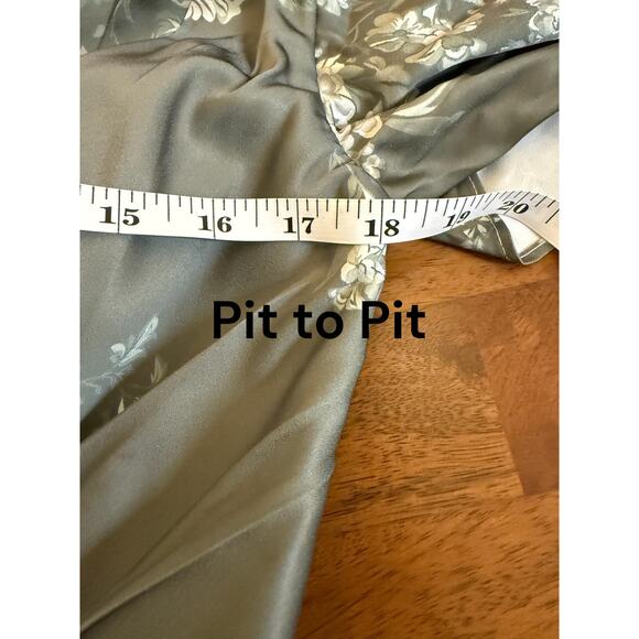 AW Furst dress from AW.Bridal - Picture 4 of 10